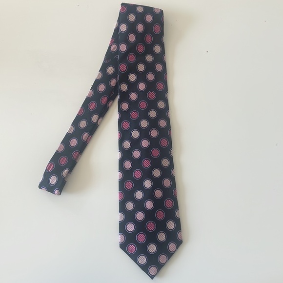 BCBG Handsewn Silk Navy and Pink Men’s Necktie - Picture 4 of 8
